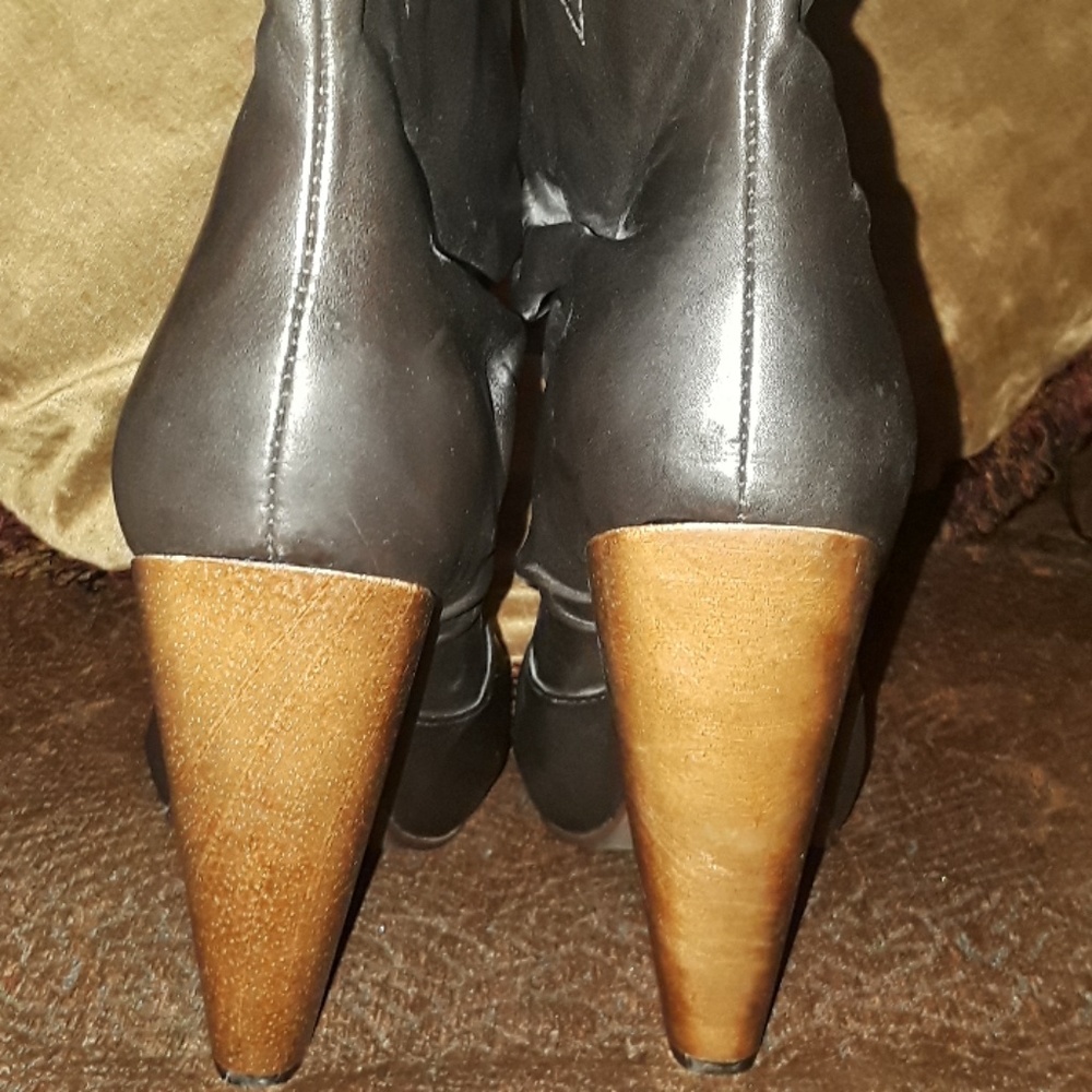 Boots - Picture 4 of 4
